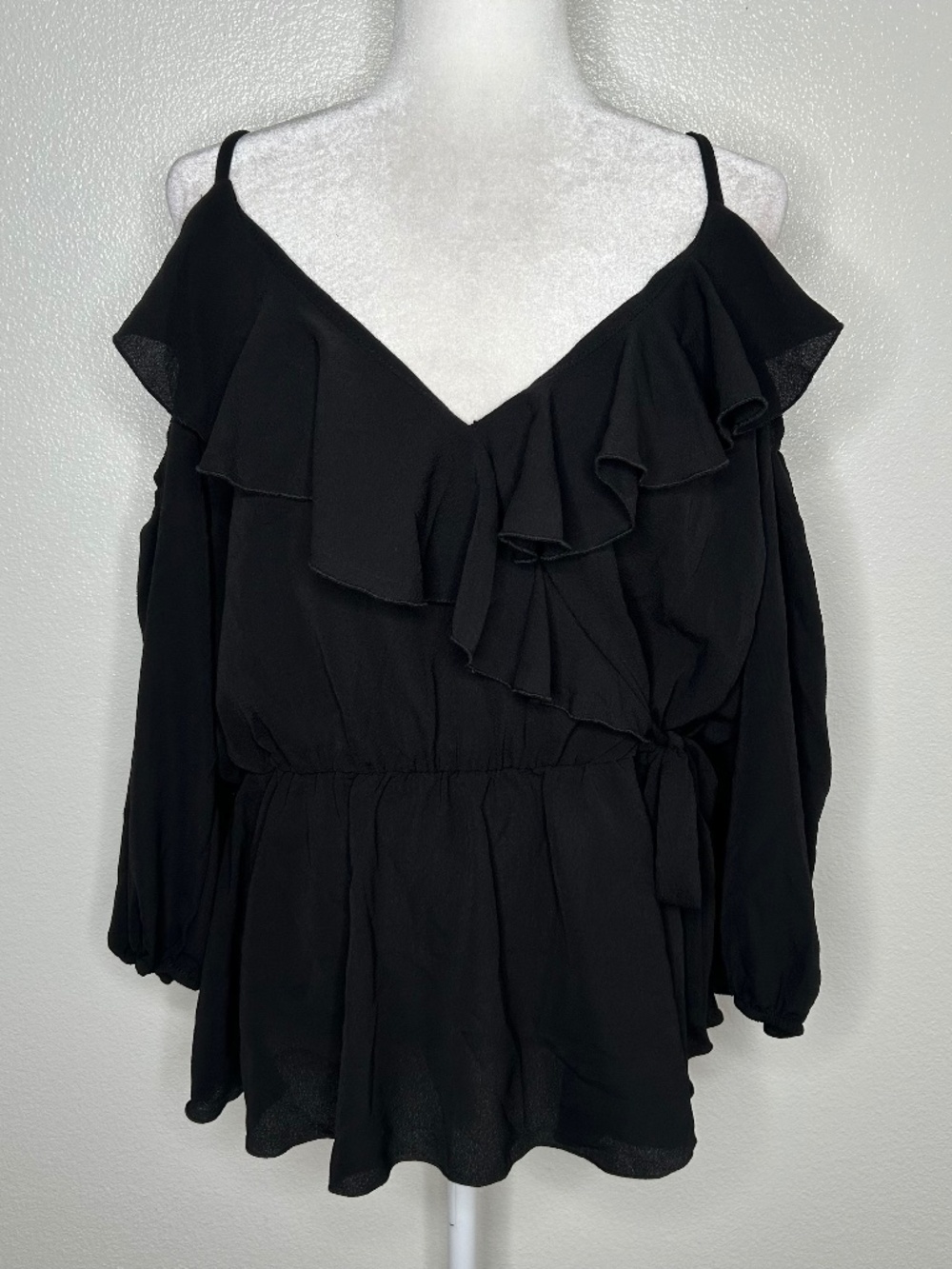 Lilian Womens Black Ruffled V-Neck Cold Shoulder Top Blouse Plus Size 3X EUC